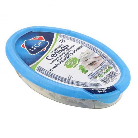 Состав: филе сельди соленое, соль, комплексная пищевая добавка, соус майонезный (вода питьевая,масло растительное, комплексная пищевая добавка, загуститель Е1414, сахар, соль поваренная пищевая йодированная,),лук маринованный.